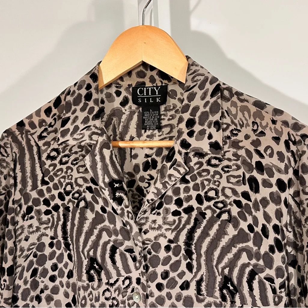 Vintage City Silk Leopard Print Blouse L – 100% Silk Y2K Animal Print ButtonDown Gray Size L - Image 3