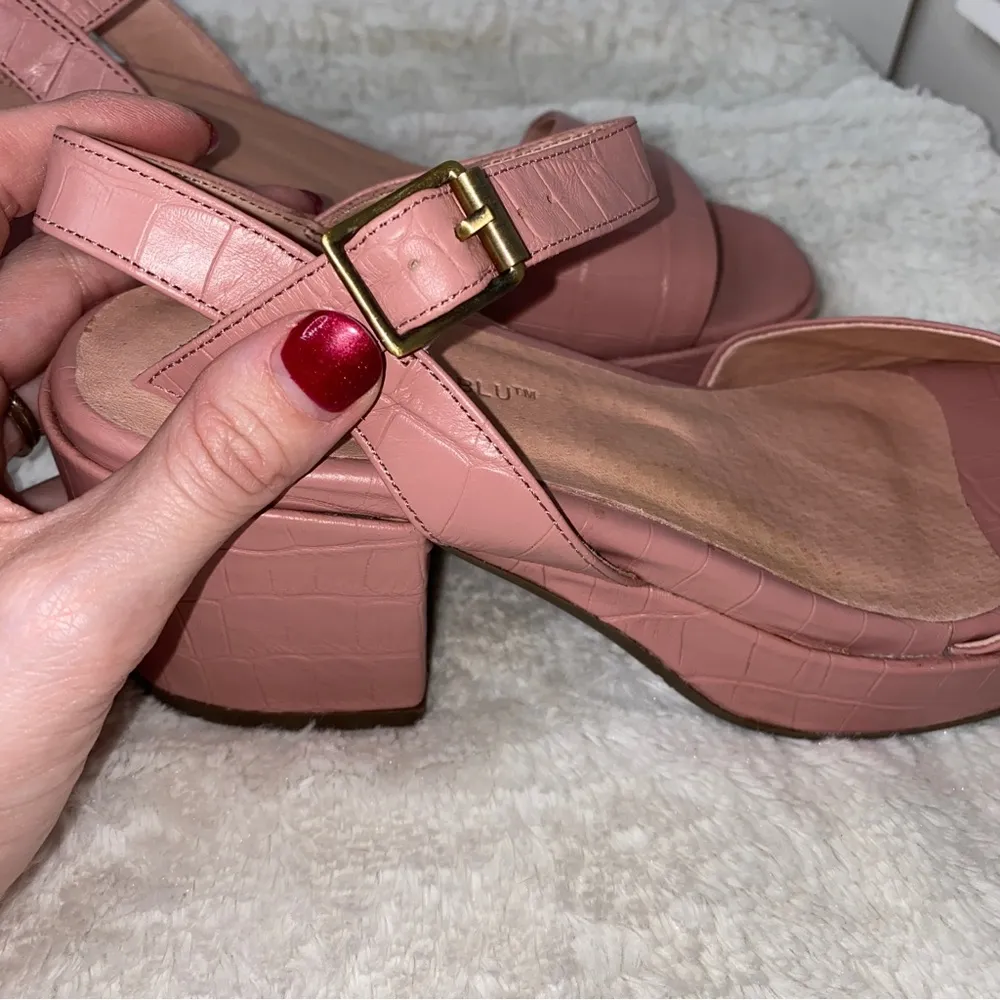 Chocolat Blu Vitoria Dusty Rose Pink Crocodile Ankle Strap Block Heels Size 7 - Image 3