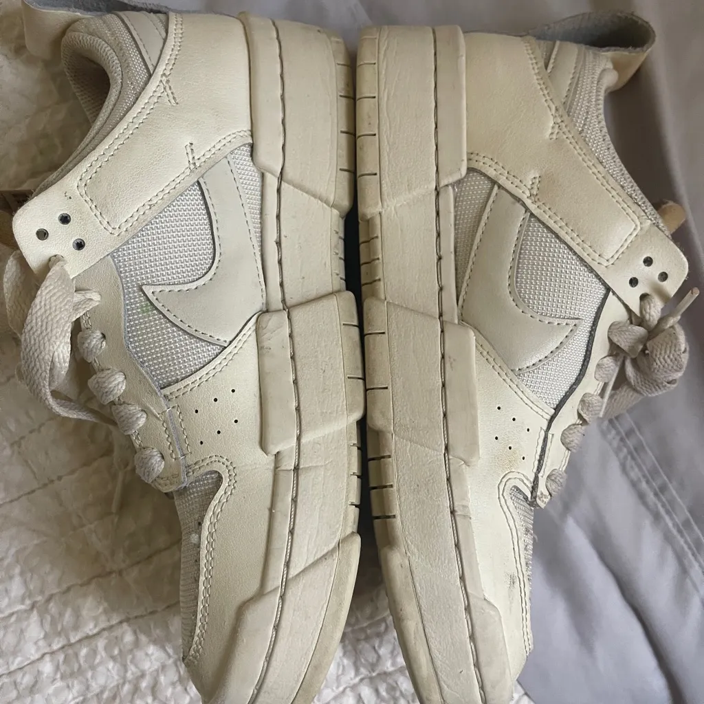 Nike dunk low disrupts coconut milk (women’s size 7) - Image 4