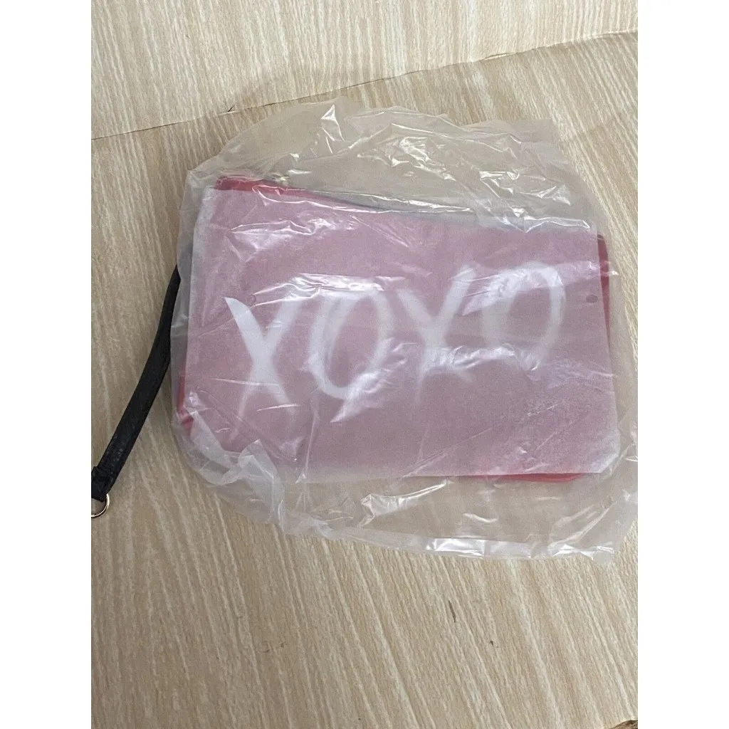 Red Victoria's Secret XOXO Hugs And Kisses- Wristlet makeup Bag-8W-6H-NEW! - Image 4