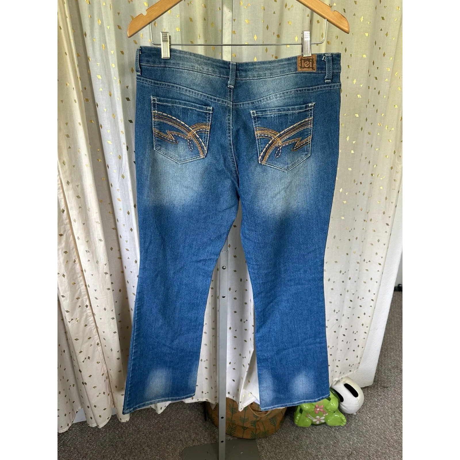 L.E.I. Junior's Felicia Low Rise Distressed Factory Faded Boot Denim Jeans 11 Blue Size undefined - Image 3