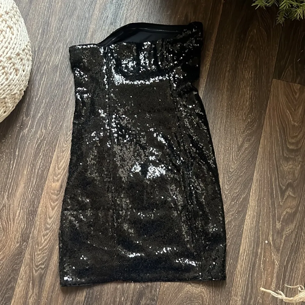 Dynamite Sequin Dress - Image 4