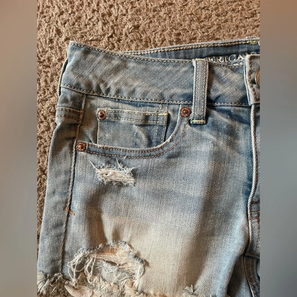 American Eagle Shortie Distress Blue White Washed Denim Jean Shorts Lace Pockets - Image 6
