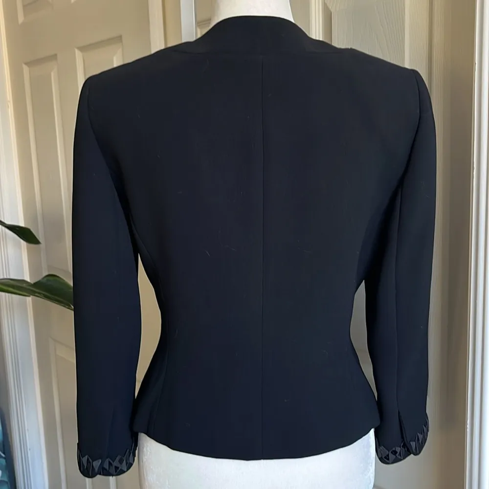 Tahari Women’s Black Blazer Shoulder Pads Embroidered Mock Collar Snap Closuredb - Image 7