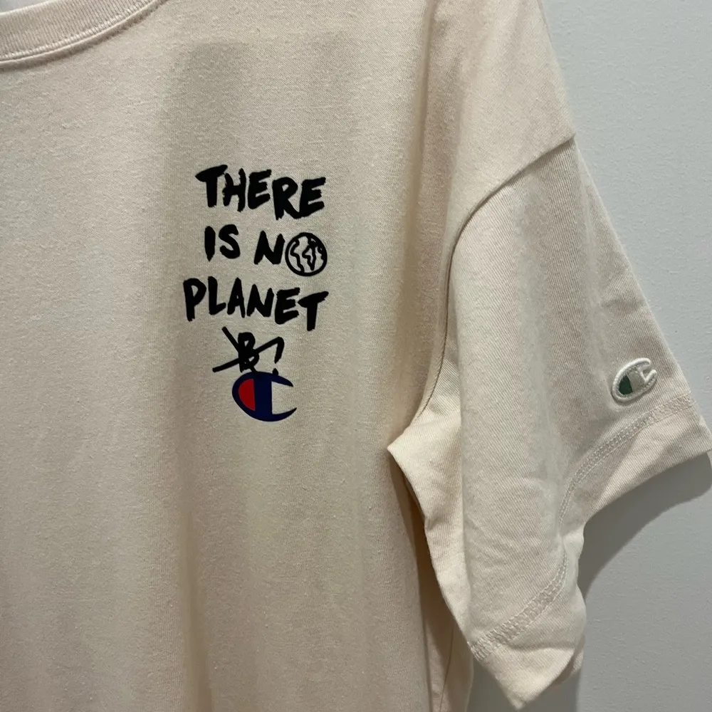 Champion  White Graphic T-Shirt size XS - Image 3