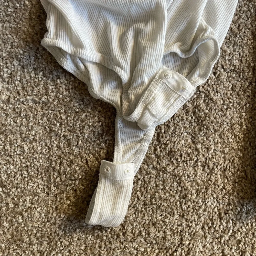 White Longe Sleeve Ribbed Bodysuit - Image 6