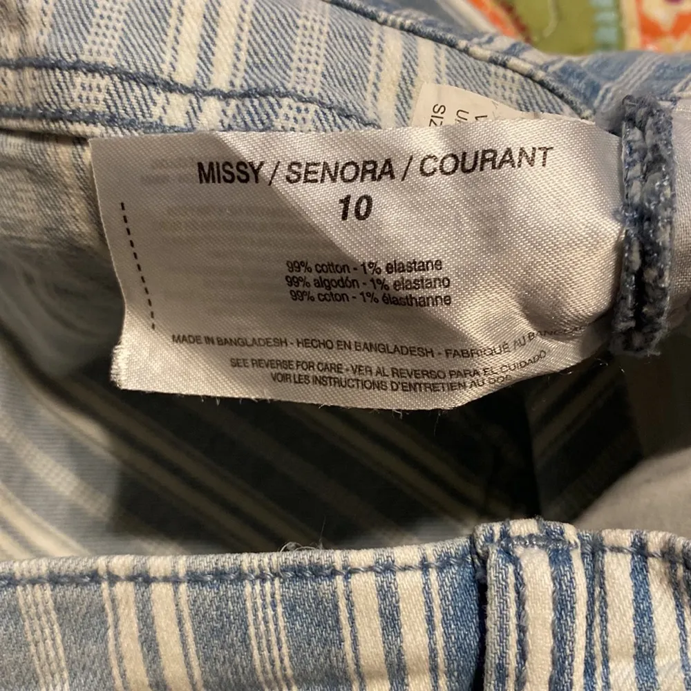 NWT Women’s  striped denim capris chrystie cropped jeans blue white - Image 11