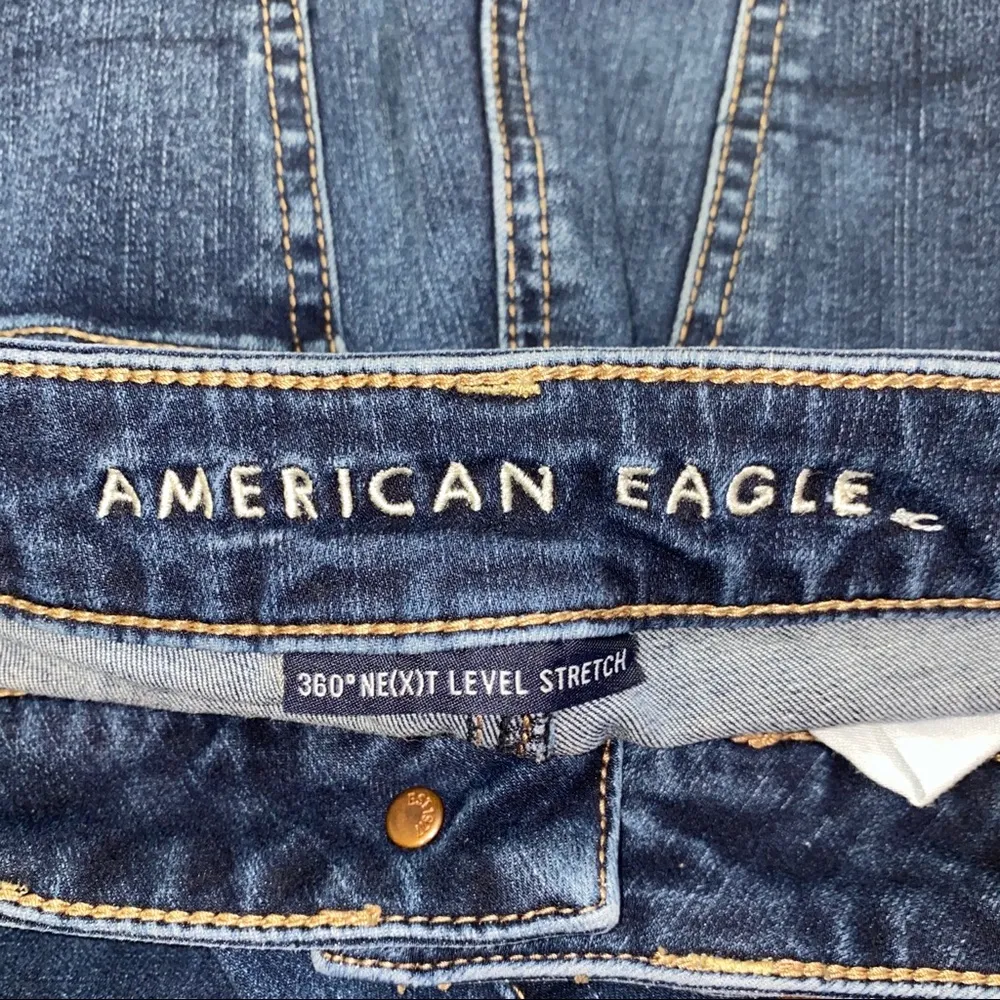 NWOT  Distressed Jegging Size 2 - Image 3