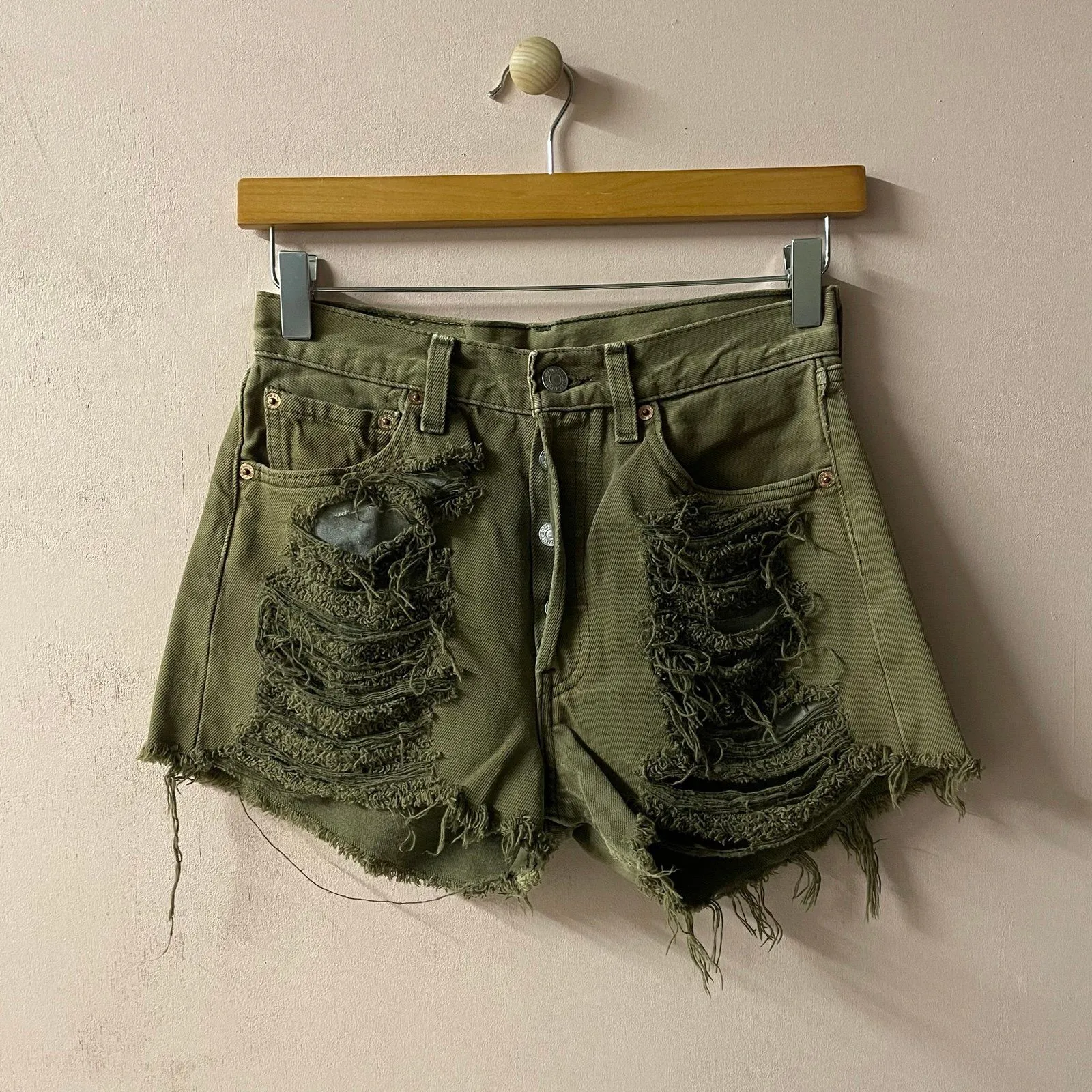 Vintage Levi’s 501 Olive Green Distressed Denim Cutoff Shorts Size 28 (26”) GUC - Image 9