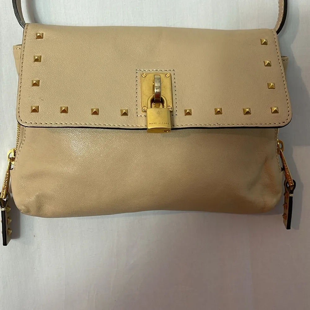 Marc Jacobs Beige Leather Small Gold Studded Shoulder Bag - Image 4