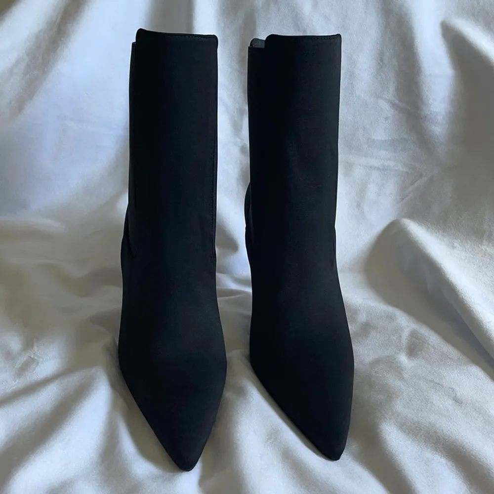 Good American NIB  HIGH KICKSTAND BOOTIE BLACK 7.5 POINTY NEOPRENE - Image 3