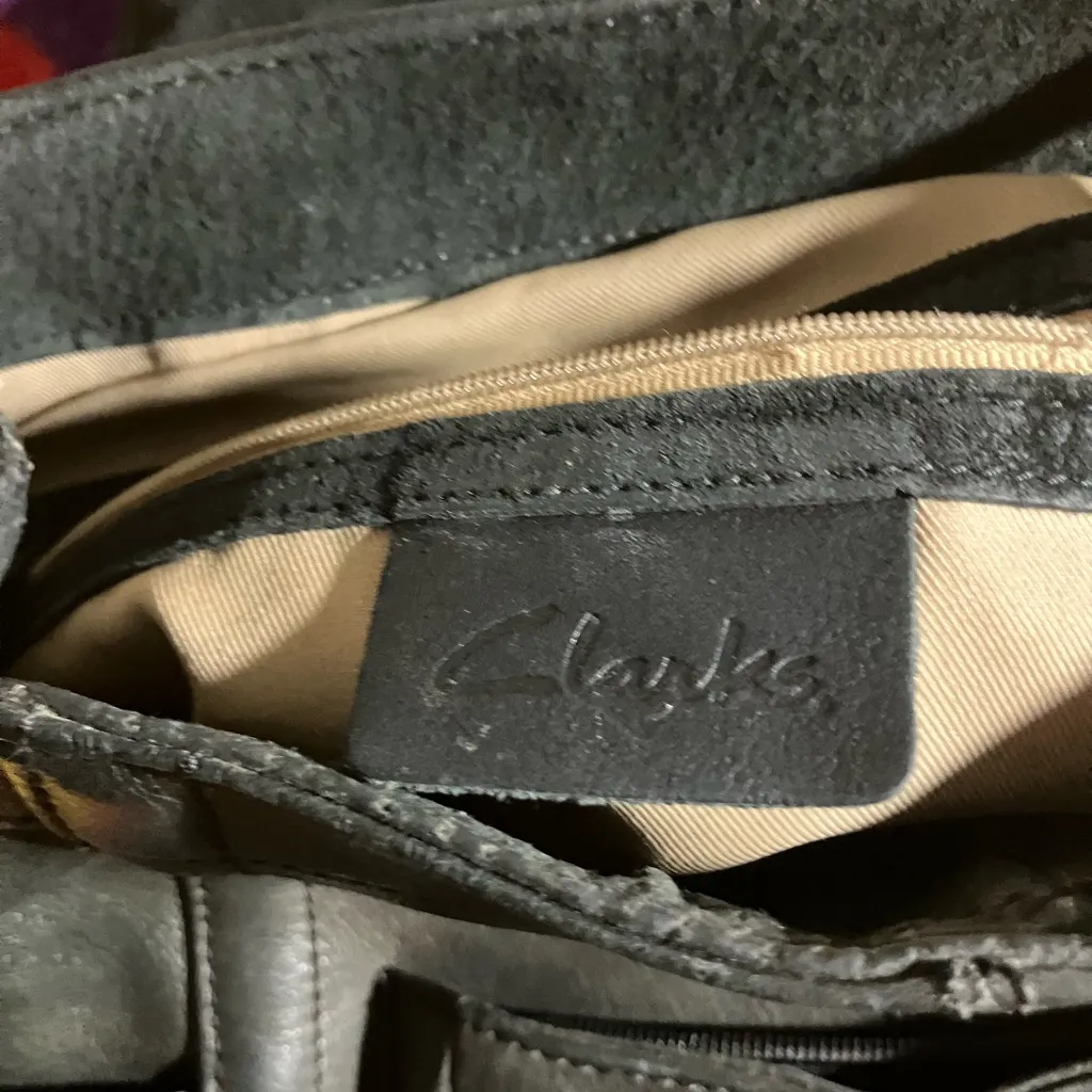 CLARKS BLACK GENUINE LEATHER SLEEK BACKPACK, BAG, PURSE - Image 6