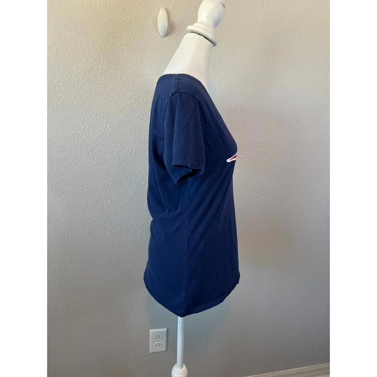 Fanatics NFL NE Patriots VNeck Short Sleeve TShirt Blue Size Small - Image 2