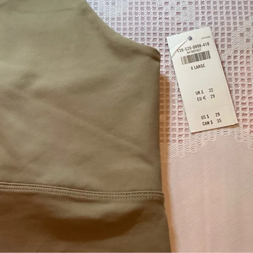 brown crop top with cut out XL - Image 2