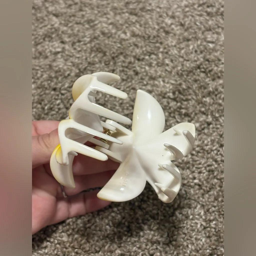 (No Brand) Plumeria Flower Yellow/White Claw Clip: 3” Yellow - Image 5