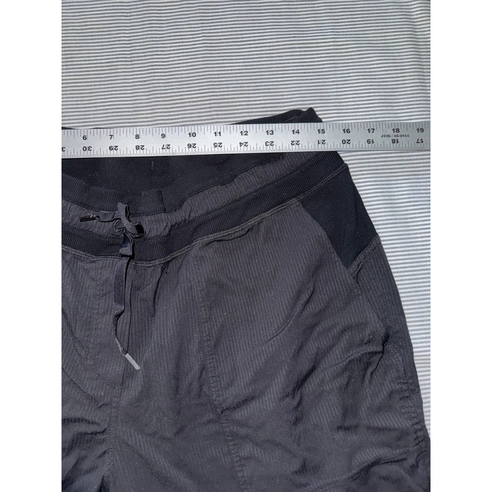 Lululemon  Women's Dance Studio Crop Black Size 12 - Image 6