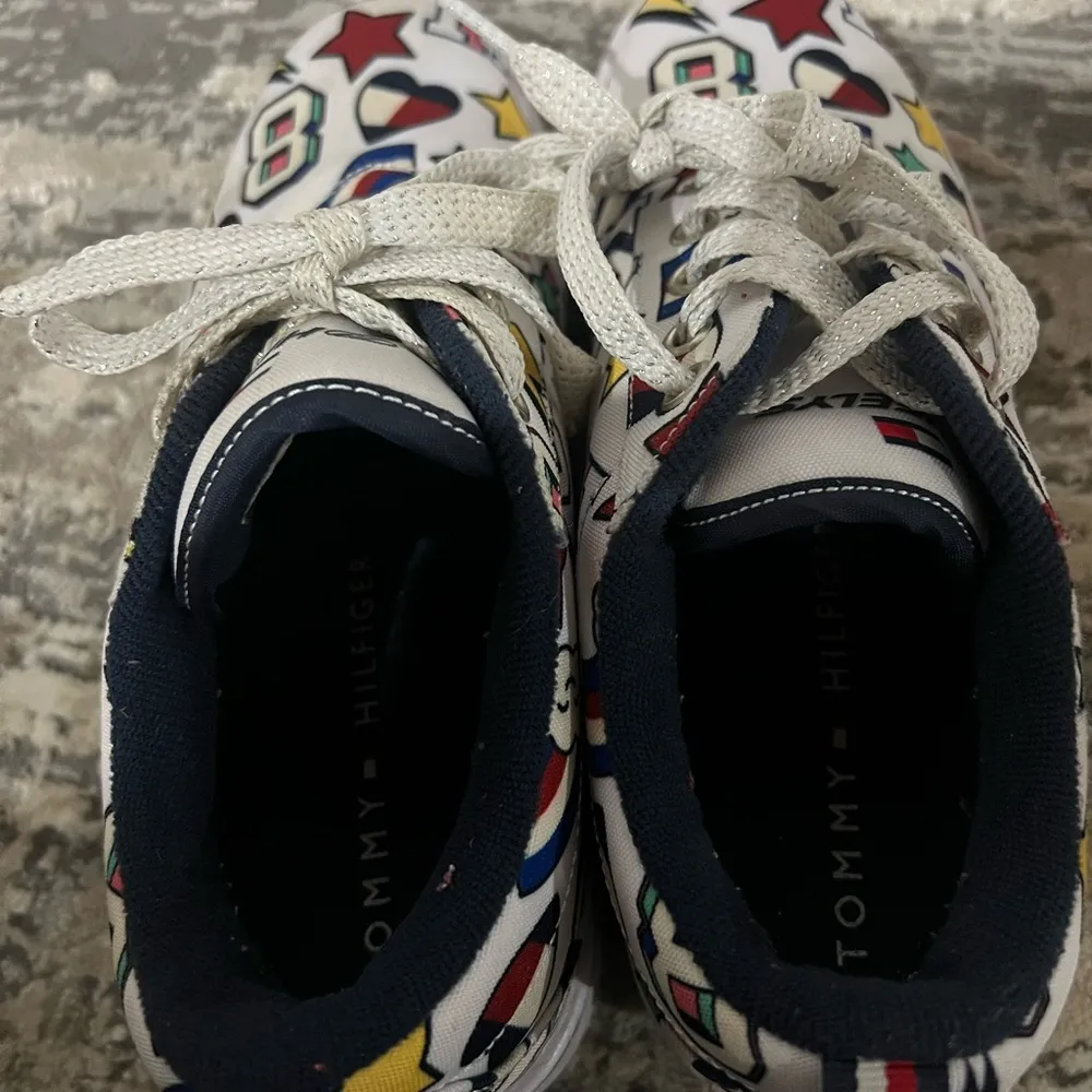 Tommy Hilfiger White Printed Heelys Sneakers Size 7 US - Image 7