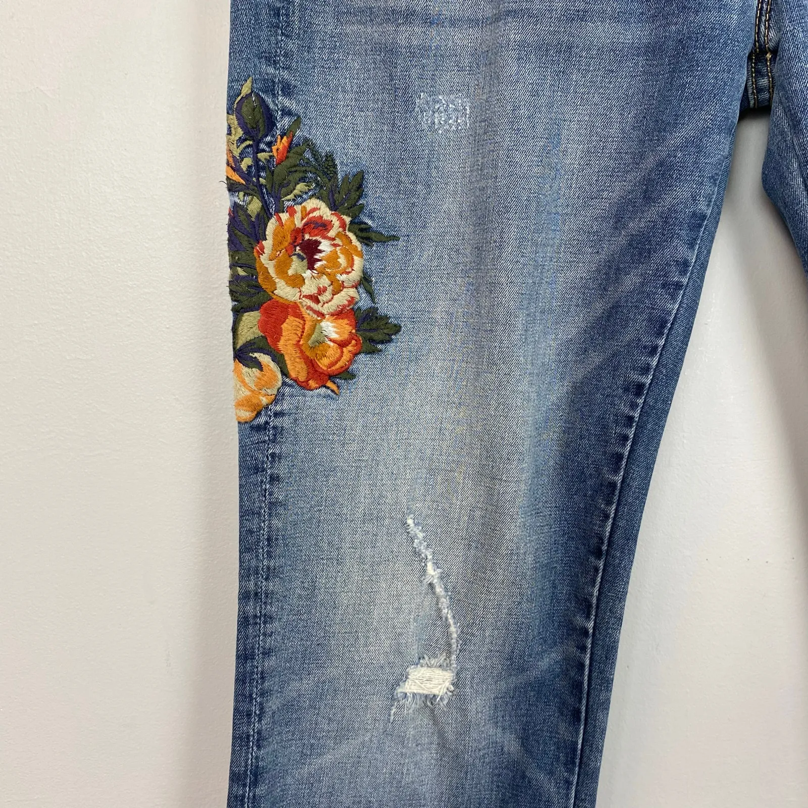 Driftwood Audrey Floral Embroidered Straight Skinny Raw Hem Distressed Jeans 32 - Image 3