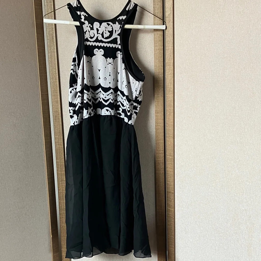 Junior January 7 Monochrome Patterned dress large - Image 6