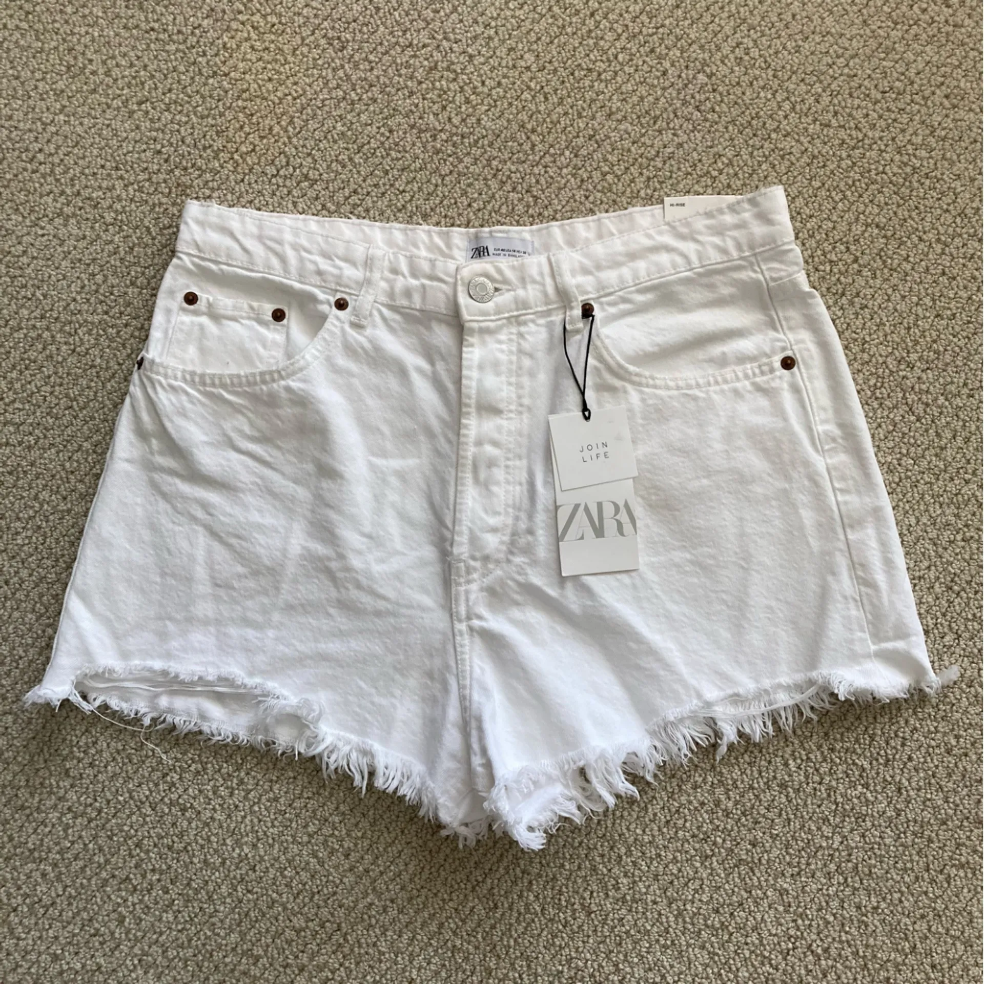 NEW Zara High Rise White Jean Denim Fringe Shorts 2.25” Pockets Size 14 / 46 NWT - Image 2