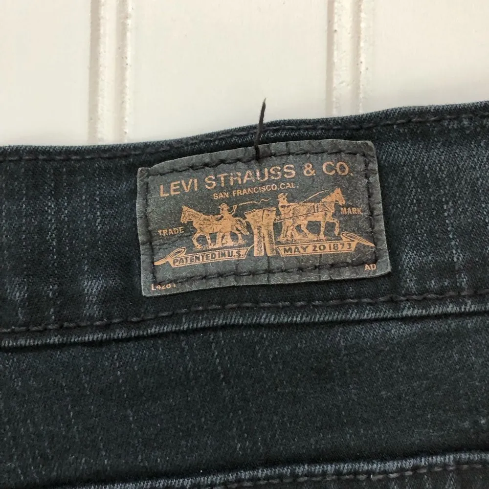Levi’s Black Jeans with Detailing on the Back Pockets - Image 5