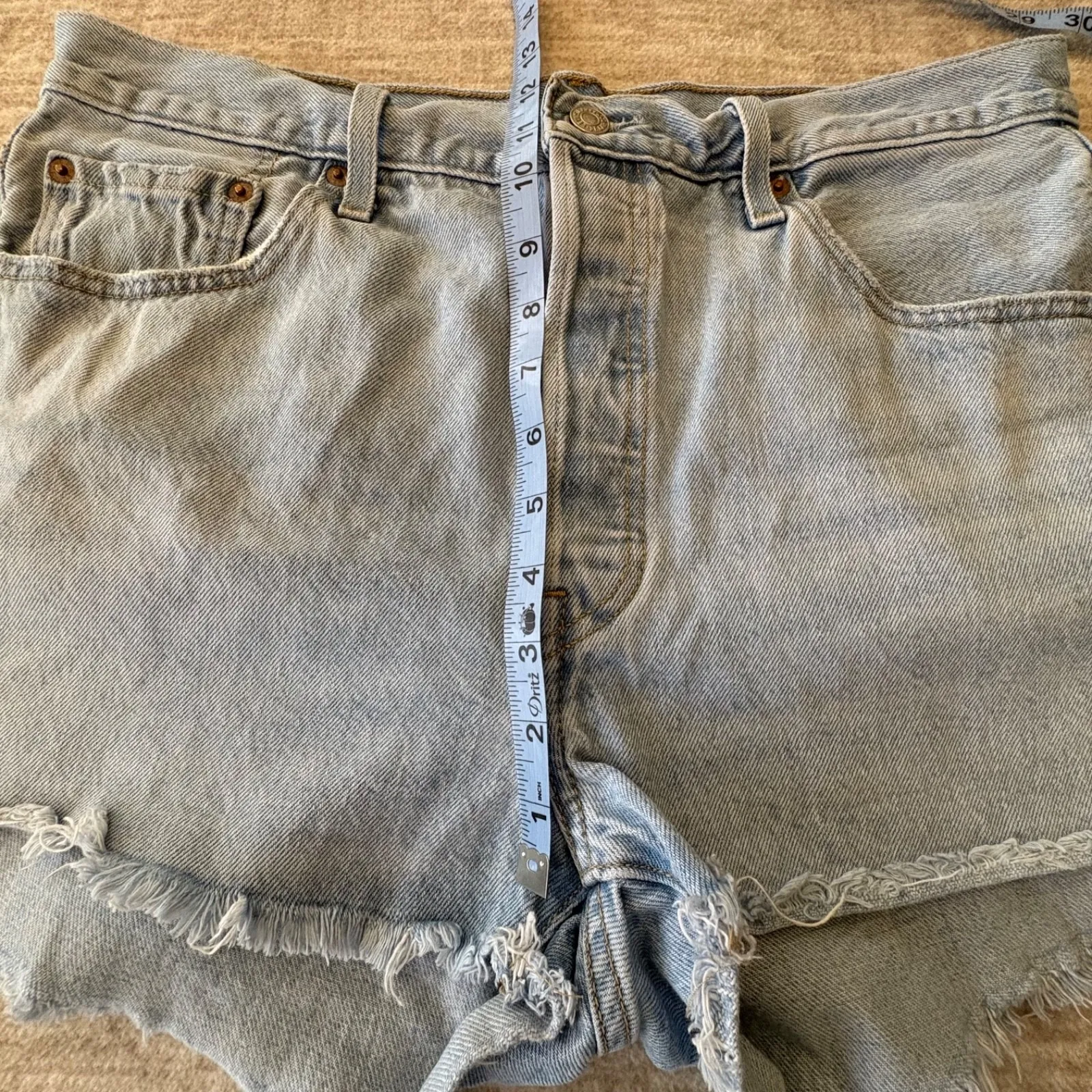 Levis 501 Shorts Womens 33 Denim High Rise Raw Hem Button‎ Fly 2" Inseam Beach - Image 4