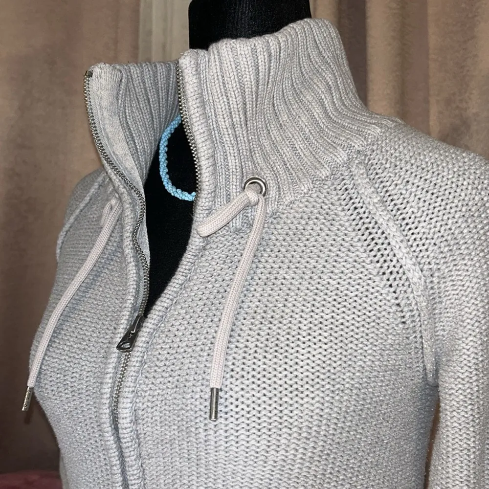 American Eagle Size S Gray Cropped Zipup Sweater - Image 4