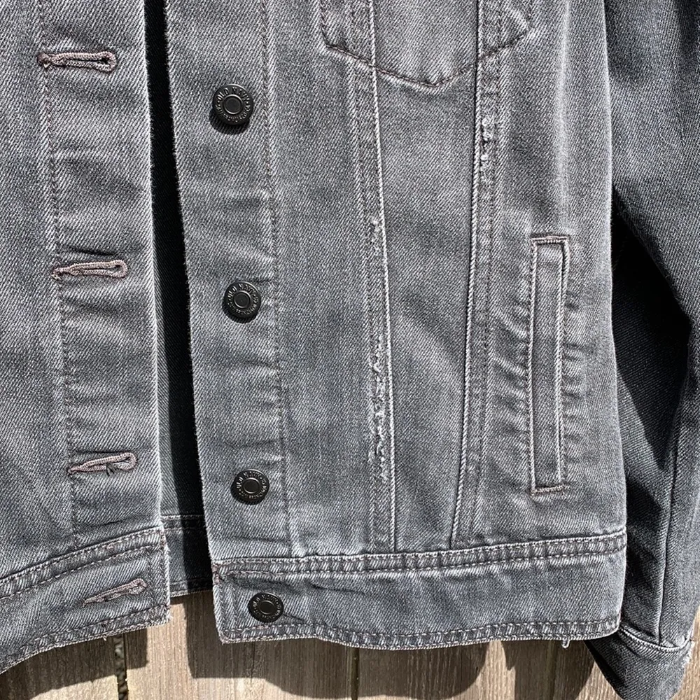 Old Navy distressed denim jacket | size M - Image 2
