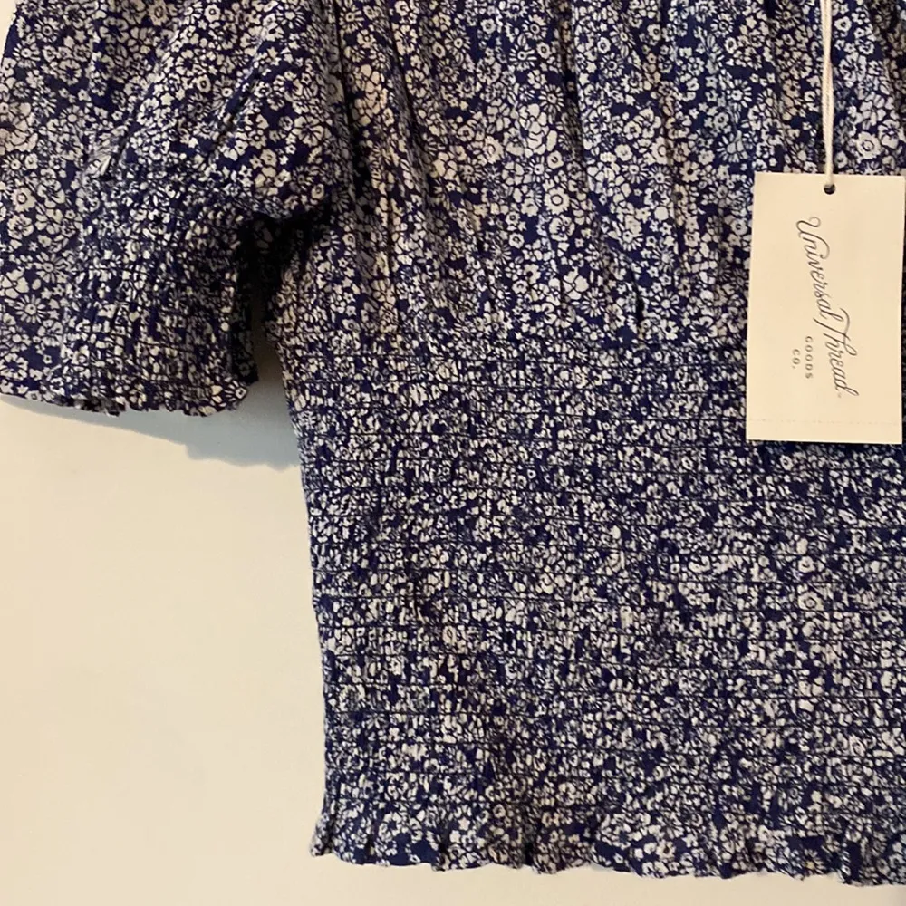 Women's Universal Thread short Sleeve Smocked Fitted shirt top floral XL NWT - Image 3