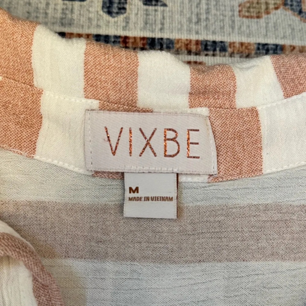 VIXBE Striped Dusty Pink/White Tie Front Button Up Cropped Shirt Size Medium Pink - Image 9