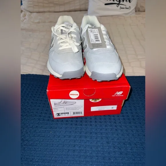 New Wonen’s 574 Greens V2 New Balance Golf Shoe
Size 8.5 - Image 2