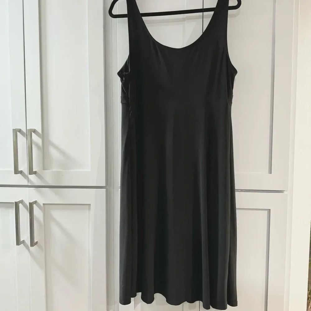 Black empire waist little‎ black dress with rhinestone and chain embellishment Size 16 - Image 4