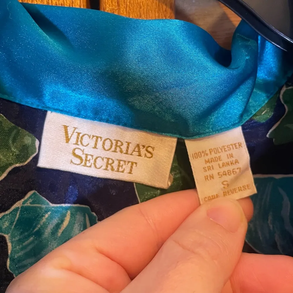 Victoria’s Secret Seashell Vintage Button Down Sleep Silk Shirt Sz S - Image 3