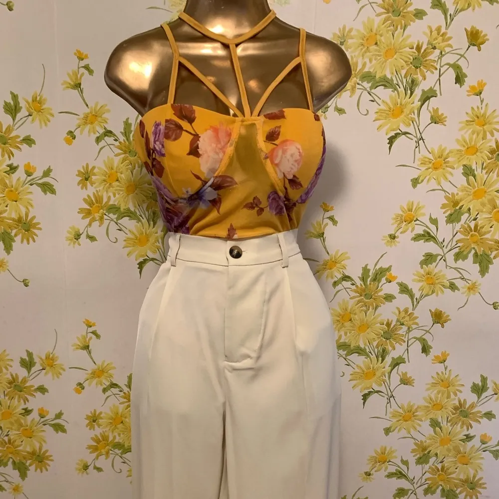 NWT Strappy Mesh bodysuit floral yellow size L - Image 4