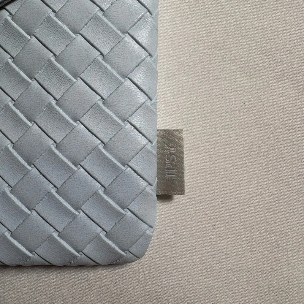 Ipsy Woven Clutch in Light Gray with Gold Button - Image 4