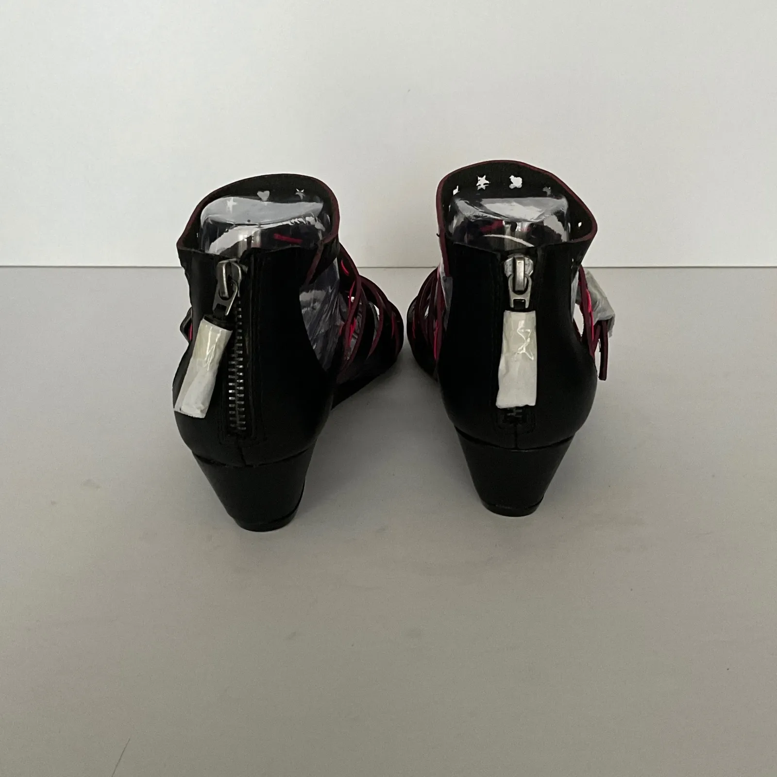 Betsy Johnson Sandals Bollt Gladiator Strappy Cutout Black Pink Accents Size‎ 8 - Image 5