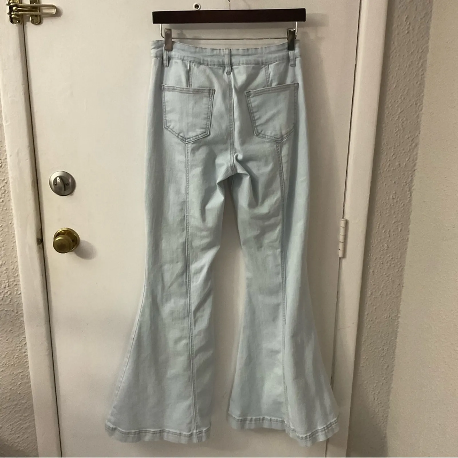 Rue21 Light Wash Blue Bellbottoms Size 7 (Juniors) Flaws 70s Costume Cosplay - Image 2