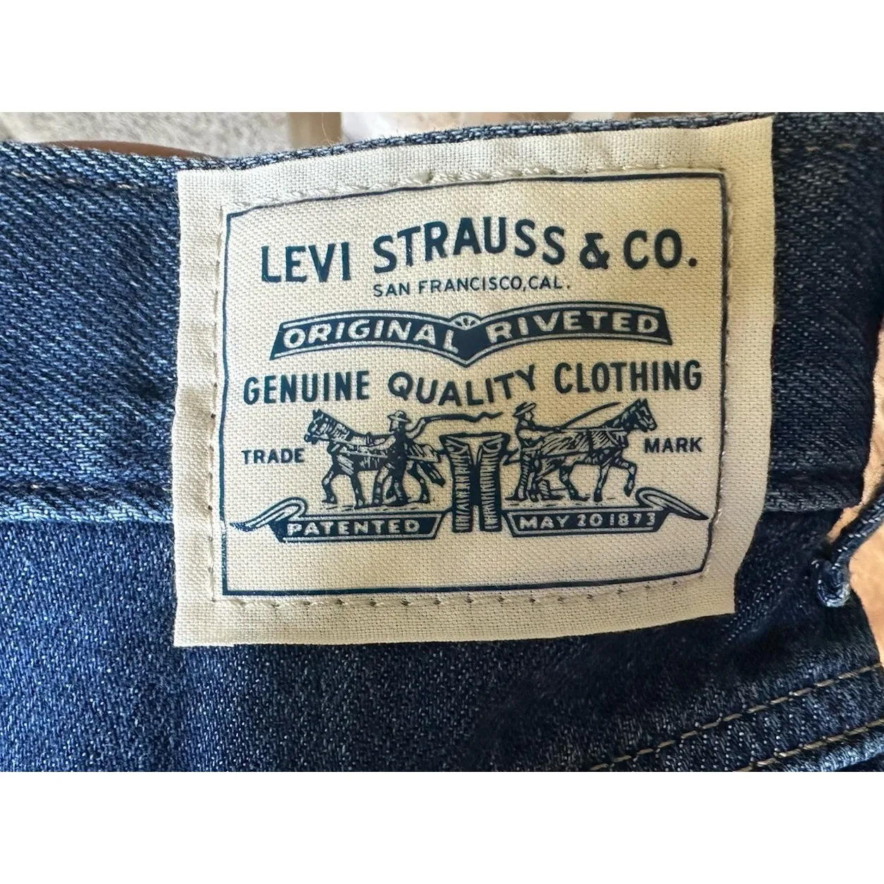 Levi's Women's High Rise Pleated Denim Shorts Size 28 Blue Jean Vintage Style - Image 4