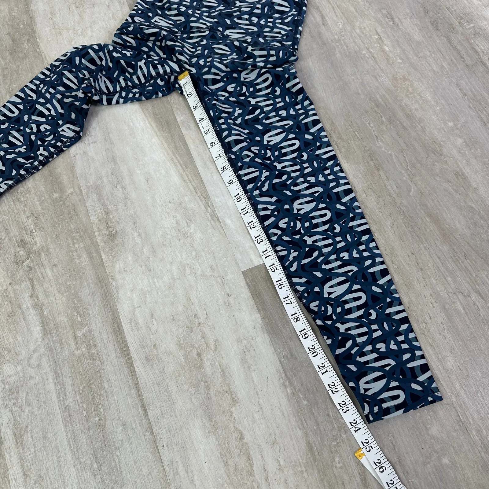 Spanx Illuminate Her 7/8 Leggings in Making Waves Navy Size Small - Image 3