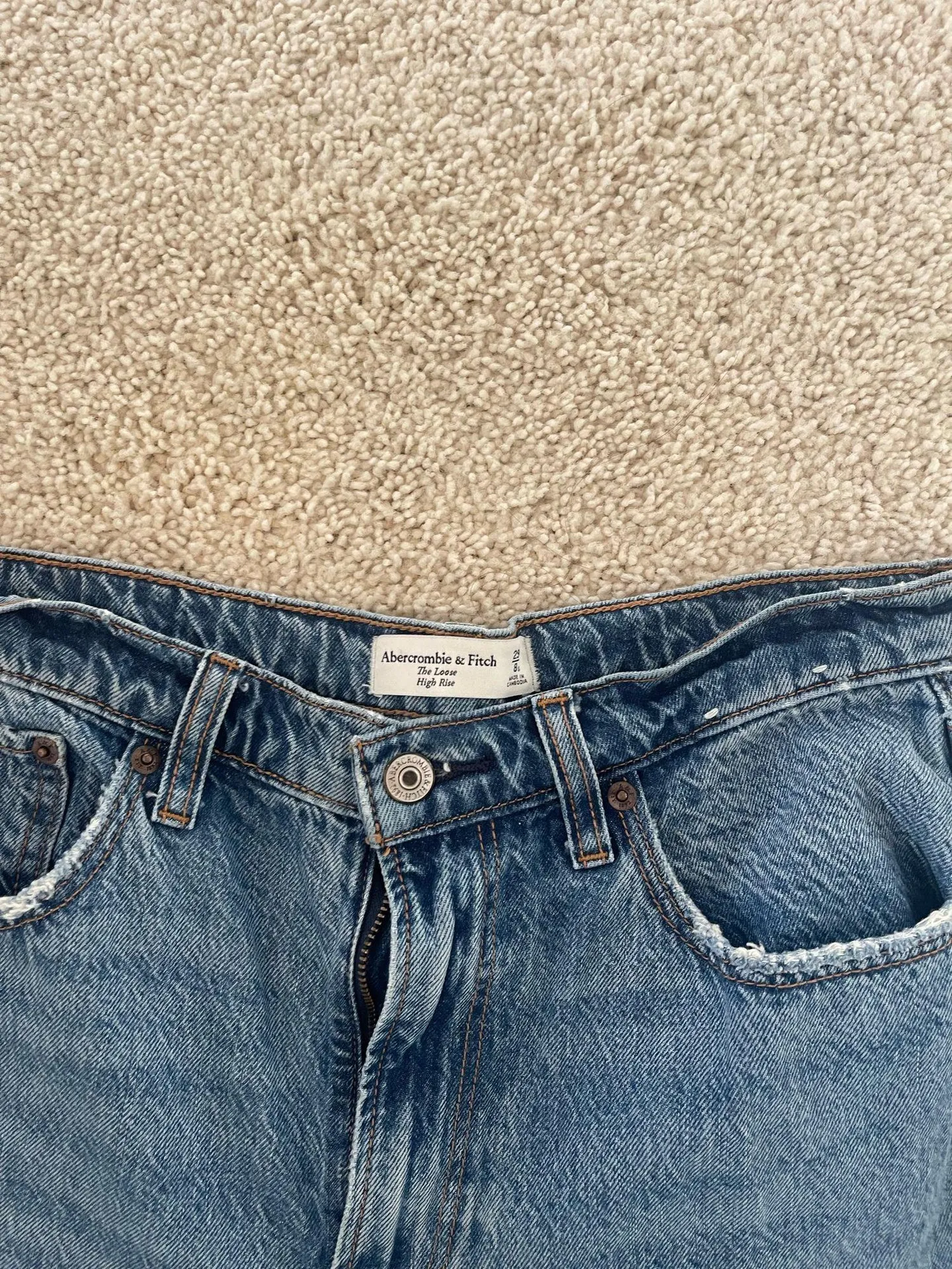 Abercrombie & Fitch Loose High Rise Jeans - Image 2