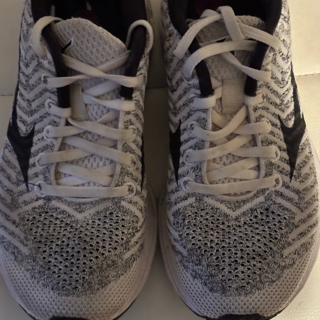 ‎Mizuno Waveknit Grey Blue Running Shoes 7.0 - Image 2