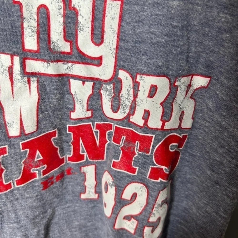 NFL Team Apparel women's New York Giants fan wear v-neck t-shirt size medium - Image 3