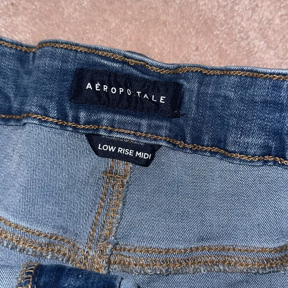 Low Rise Midi Denim Shorts - Image 4