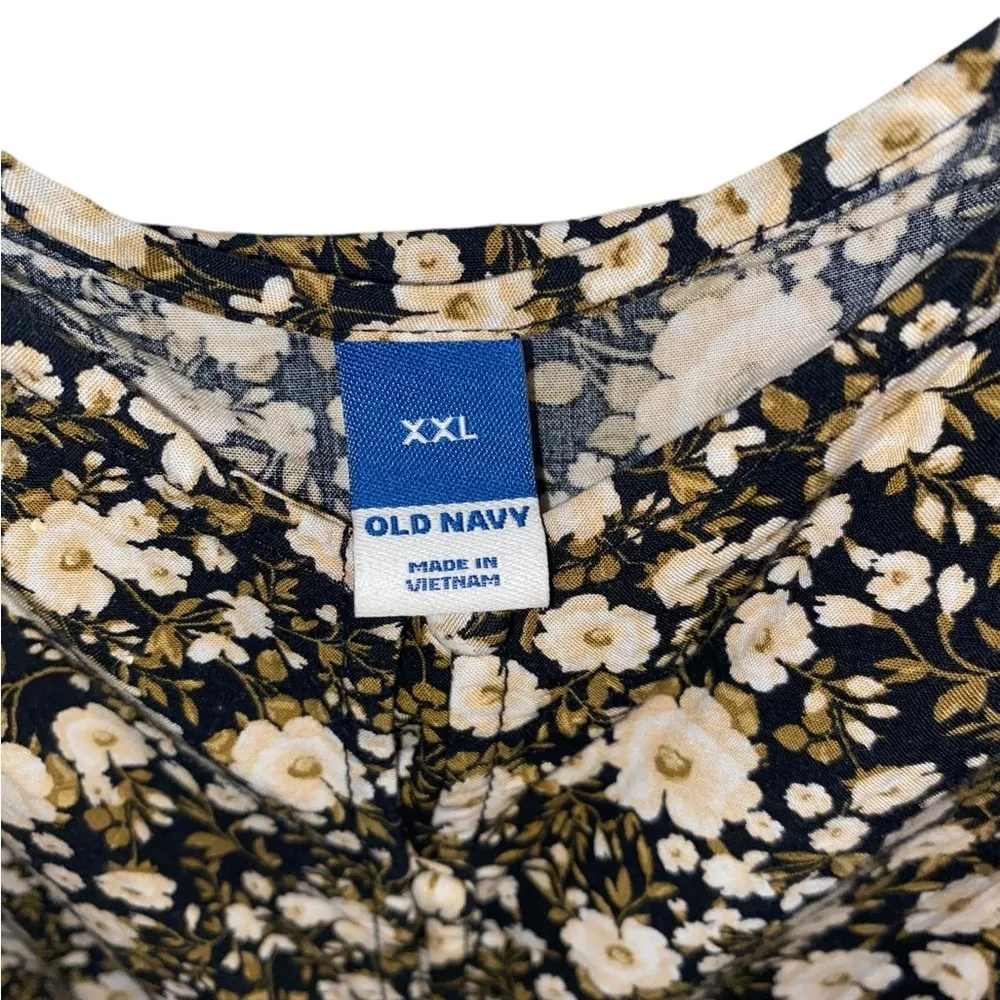 Old Navy black and cream floral tank top - Image 7