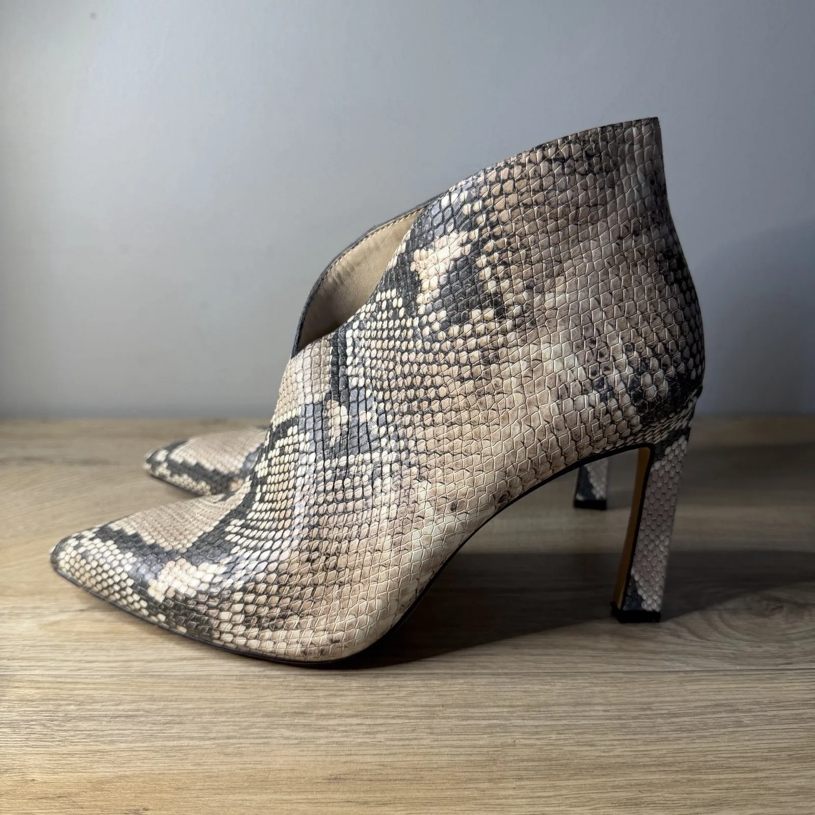 Vince Camuto Sestrind Snakeskin Ankle Boots Heeled Pointed Toe Booties Size 9 - Image 2