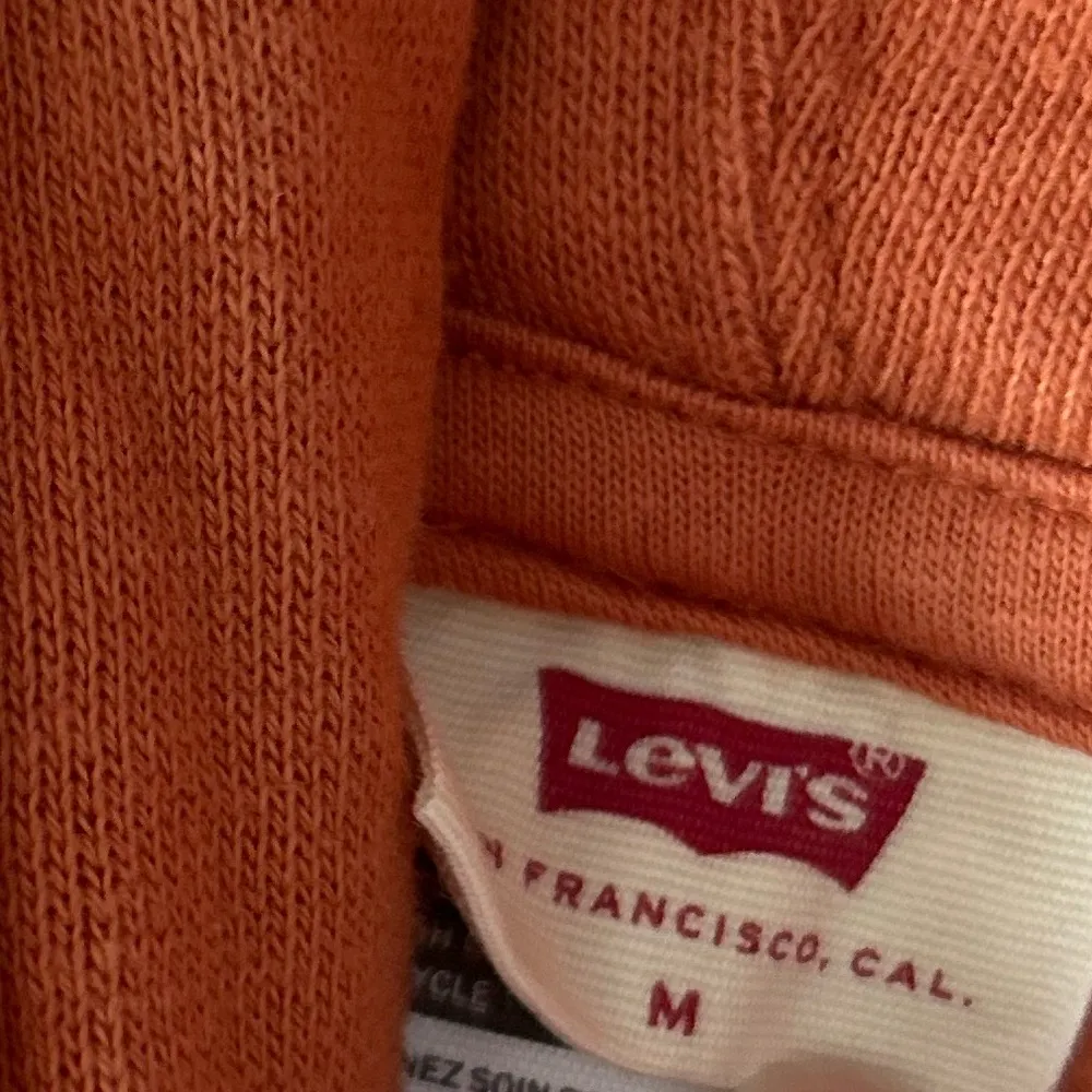 Levi's Vibrant burnt Orange cropped Sweatshirt - Image 2