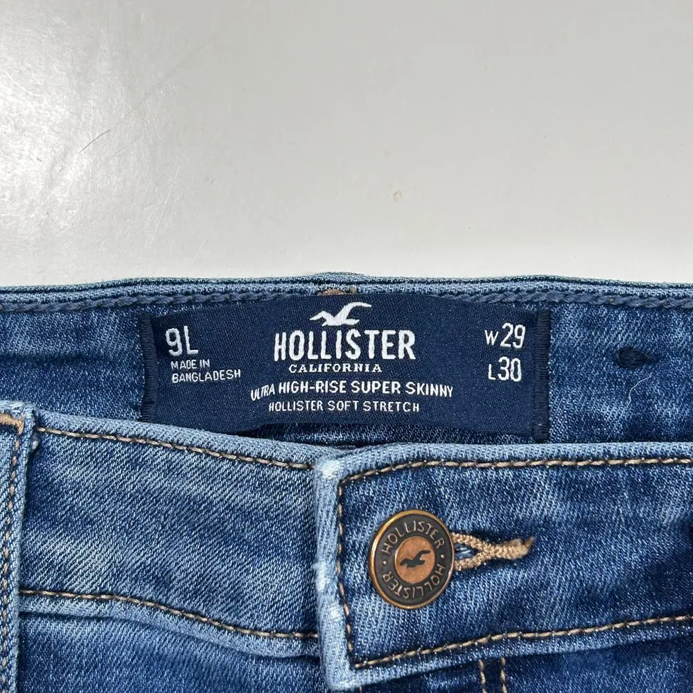 Hollister High-Rise Distressed Raw Hem Skinny Jeans‎ Medium Wash - Image 6