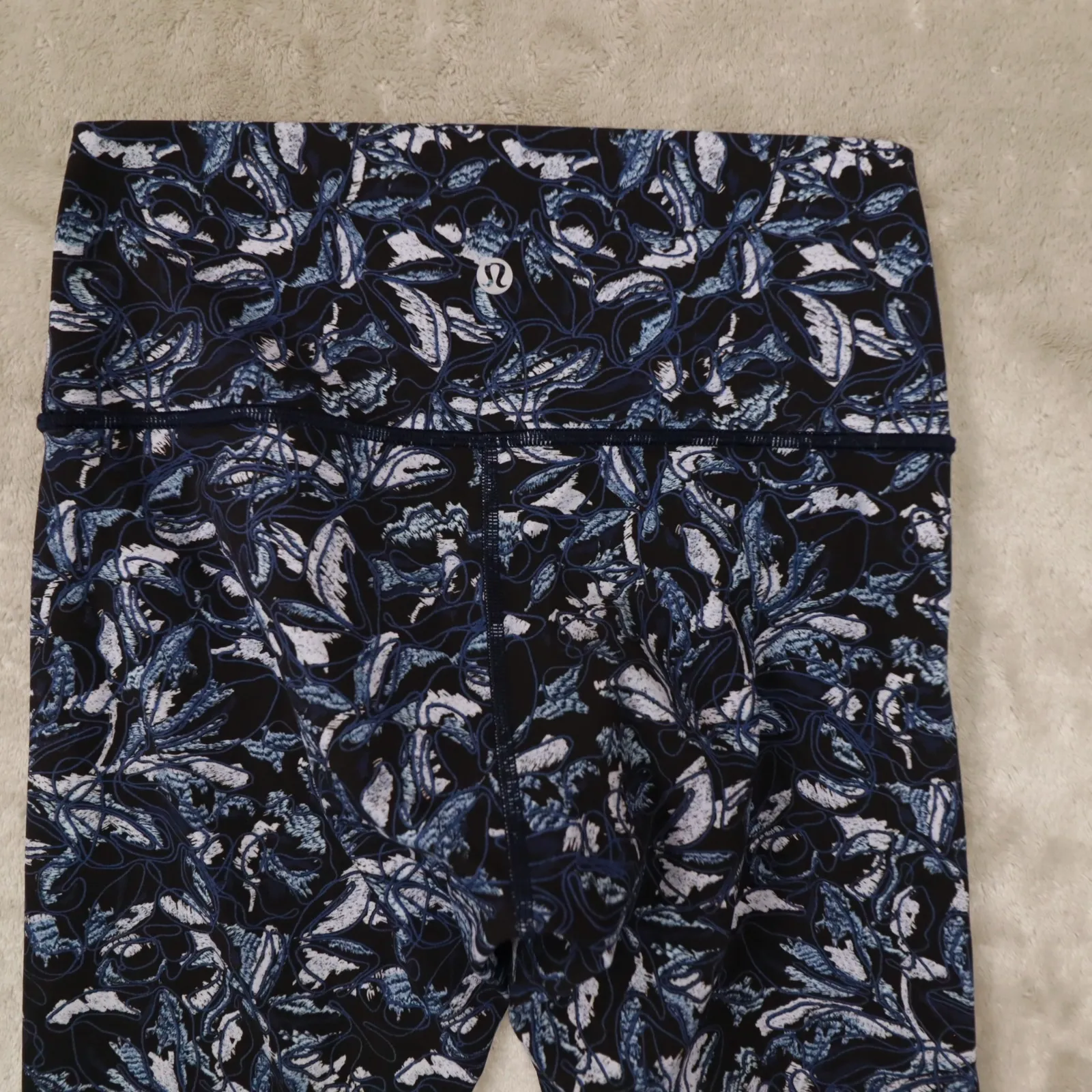 lululemon Wunder‎ Under Mid Rise Crop Tight Embellished Multi Blue Flora size 6 - Image 5