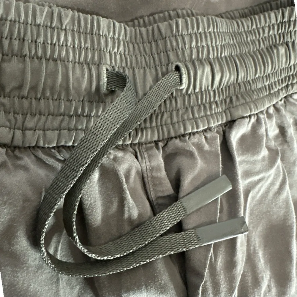 Lululemon Feeling Femme Short Size 4 - Image 3