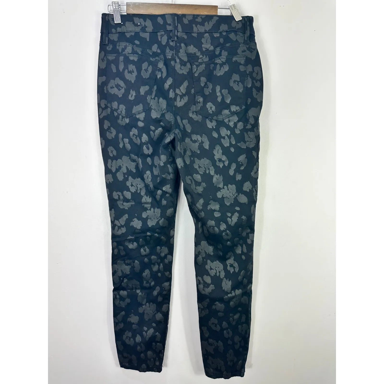 Chicos Pants 8R 1R Black Gray Leopard Jacquard Slim Ankle Career Workwear Chic - Image 4